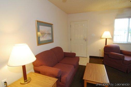 Affordable Suites Salisbury Room photo